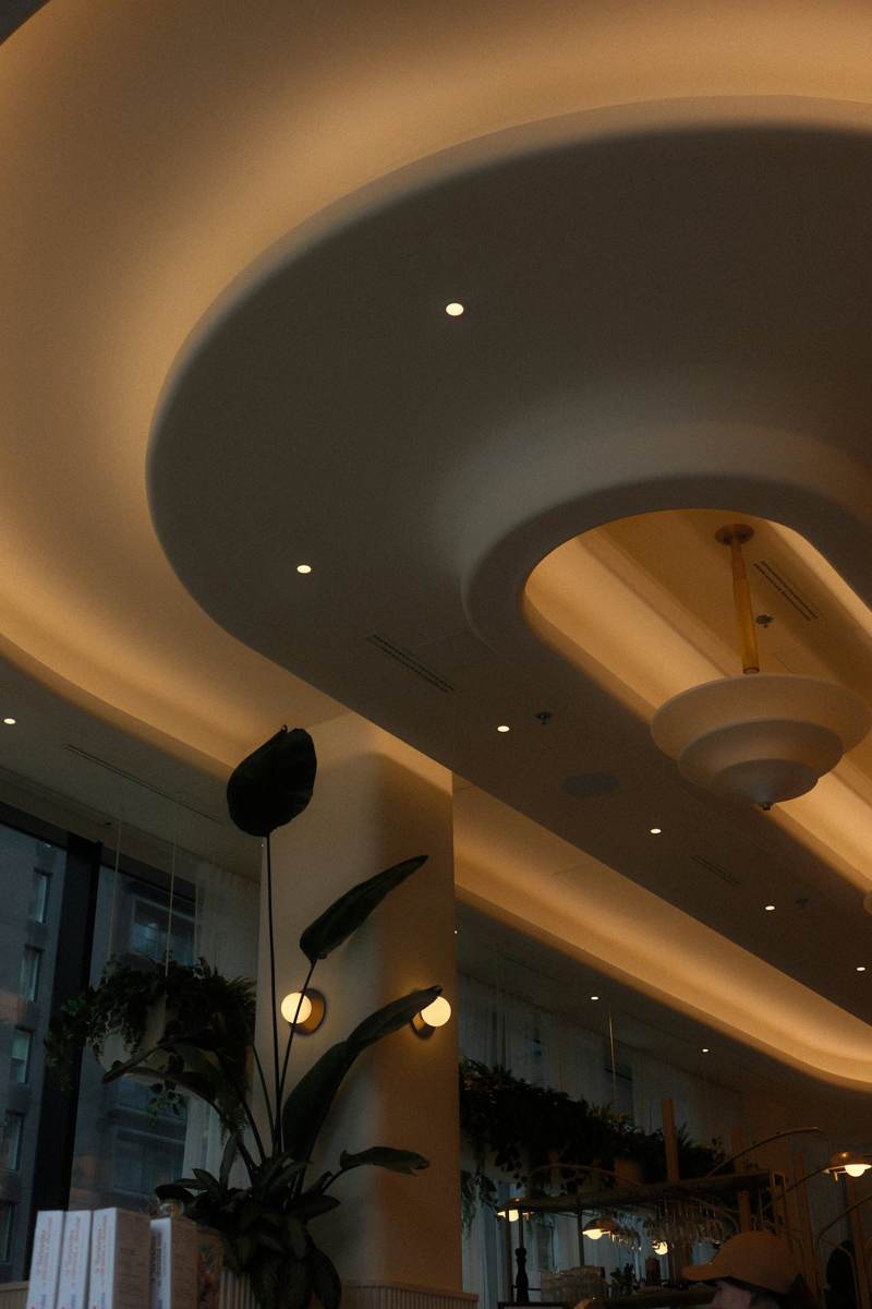 Forro de gesso curvo com iluminação indireta